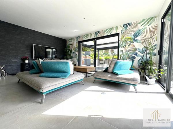 Maison contemporaine de plain-pied 5 pièces sur terrain de 800m2