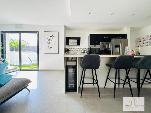 Maison contemporaine de plain-pied 5 pièces sur terrain de 800m2