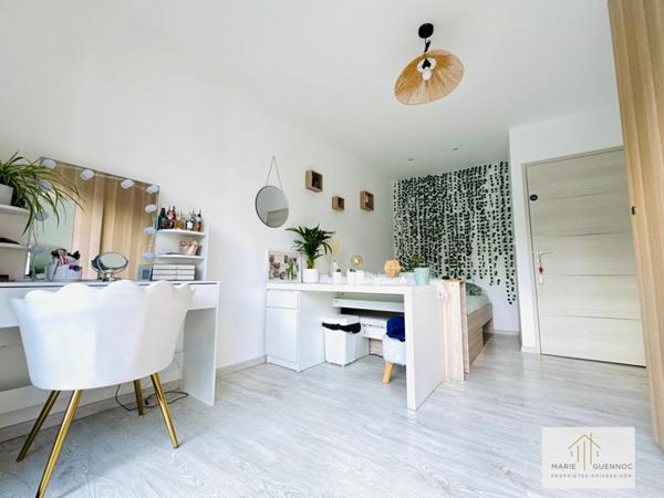 Maison contemporaine de plain-pied 5 pièces sur terrain de 800m2