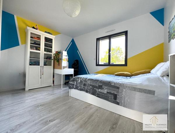 Maison contemporaine de plain-pied 5 pièces sur terrain de 800m2