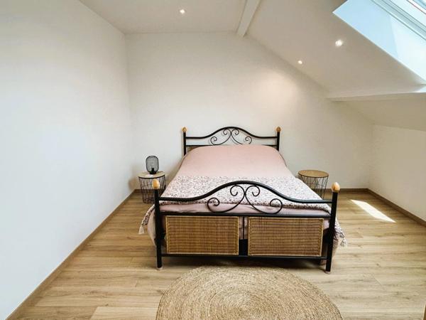 Location                                                      Appartement
                        
                     7 pièces                      184 m2                     à Saint-Saulve