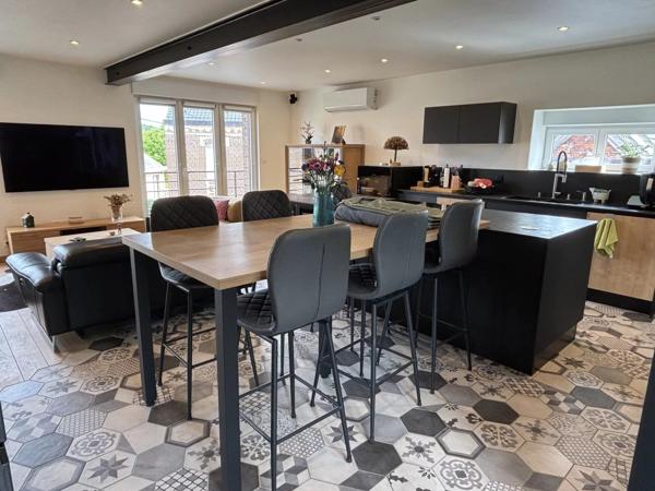 Location                                                      Appartement
                        
                     7 pièces                      184 m2                     à Saint-Saulve