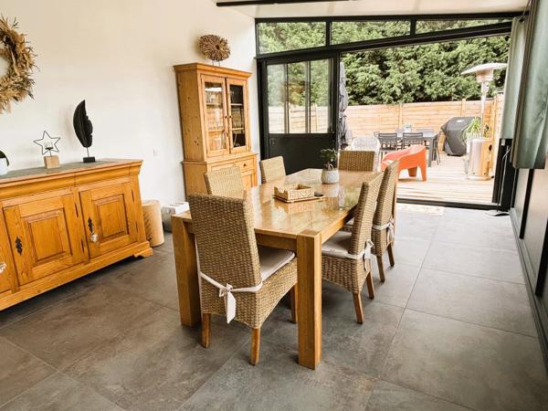 Location                                                      Appartement
                        
                     7 pièces                      184 m2                     à Saint-Saulve