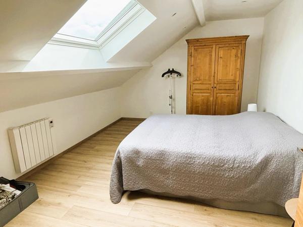 Location                                                      Appartement
                        
                     7 pièces                      184 m2                     à Saint-Saulve