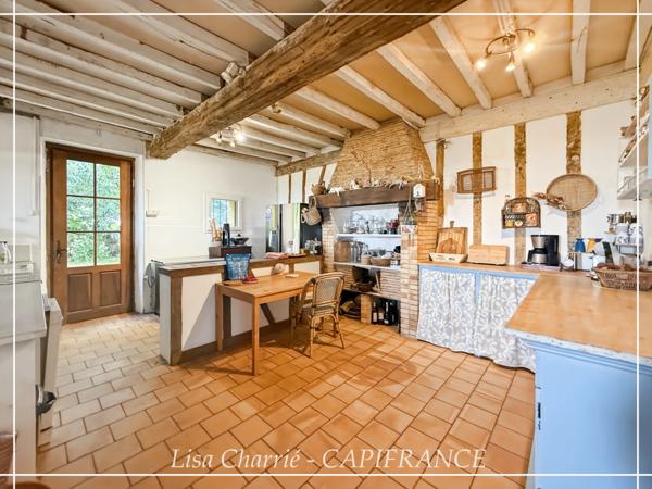 Propriete à vendre 11 pièces de 406 m2 habitables au total, avec dépendance sur 5261 m2 proche de NOGARO (32)