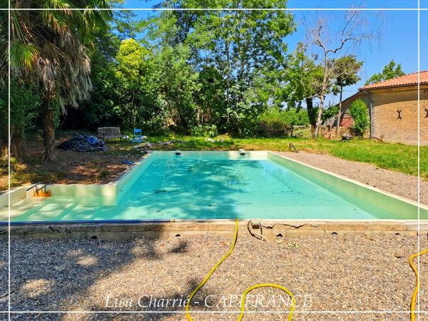 Propriete à vendre 11 pièces de 406 m2 habitables au total, avec dépendance sur 5261 m2 proche de NOGARO (32)