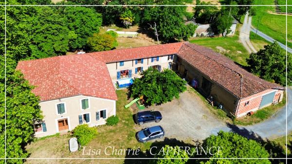 Propriete à vendre 11 pièces de 406 m2 habitables au total, avec dépendance sur 5261 m2 proche de NOGARO (32)
