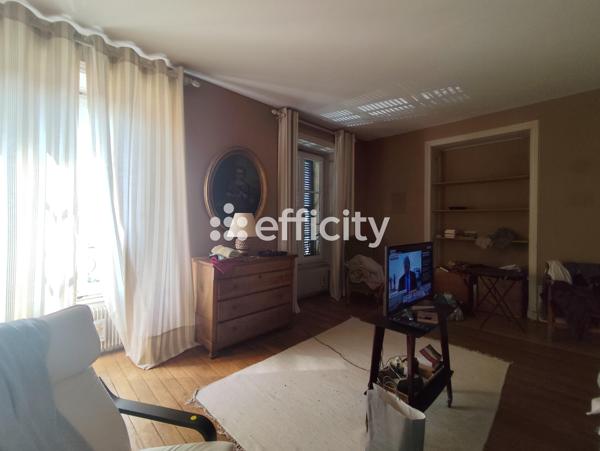 Maison 8 pièces - 300 m²