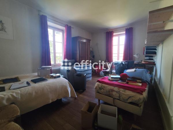 Maison 8 pièces - 300 m²