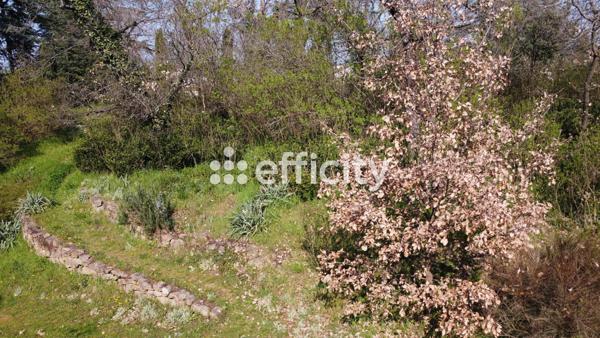 Maison 8 pièces - 300 m²