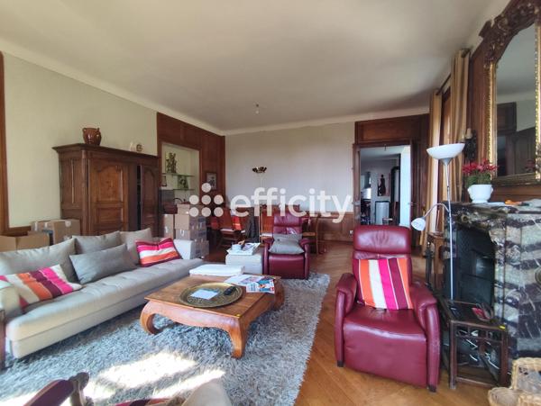 Maison 8 pièces - 300 m²