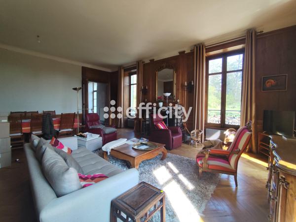 Maison 8 pièces - 300 m²