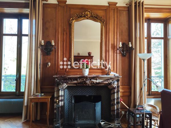 Maison 8 pièces - 300 m²