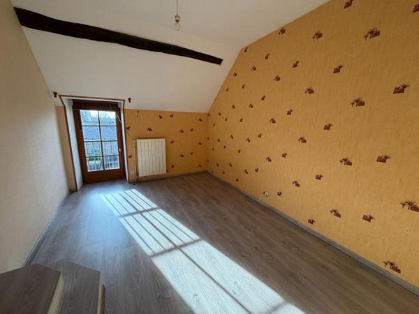 Jolie maison ancienne à Coulanges Les Nevers