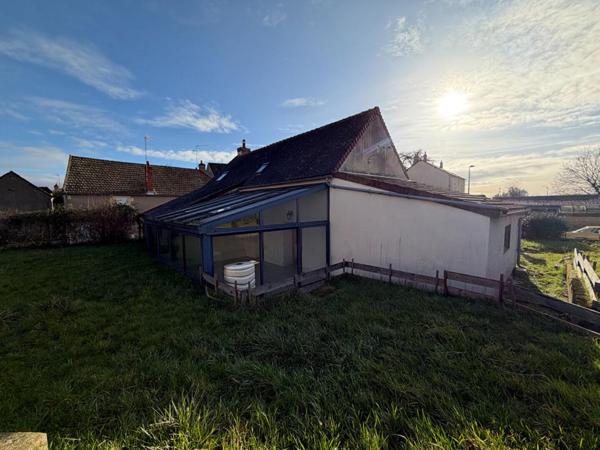 Jolie maison ancienne à Coulanges Les Nevers