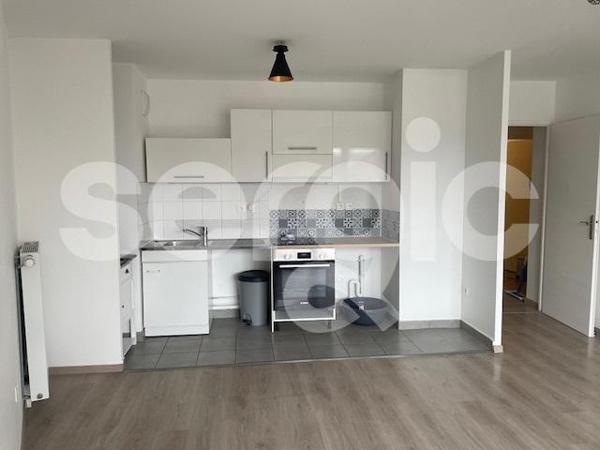 Location 3 Pieces 58 95340 Persan 47 1522 01 0008
