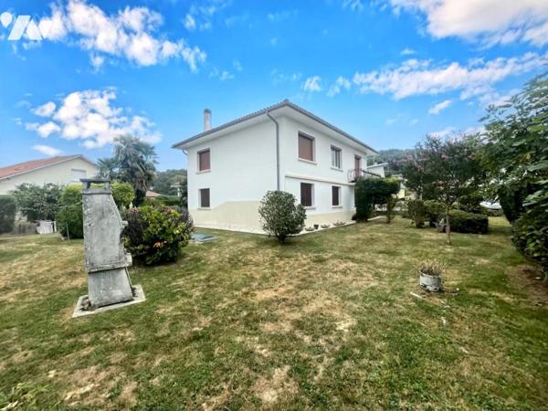 Villa avec jardin, 4 chambres et garage