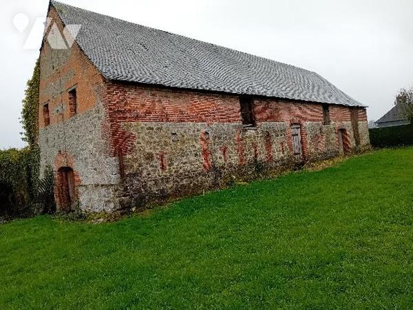 Une grange à réhabiliter en maison d'habitation avec grenier sur un terrain d'environ 1500m2.