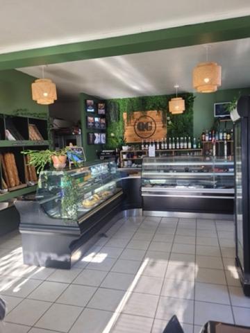 Fonds De Commerce
        
        - 100 m² 98 000 € *