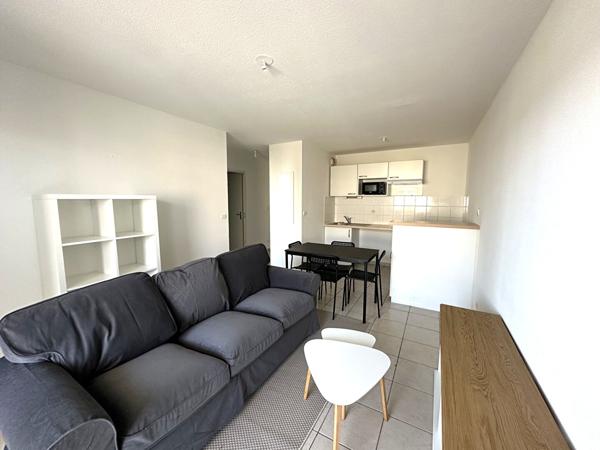Location appartement T2 meublé de 37 m² avec terrasse couverte, piscine et parking au Hameau de Montredon