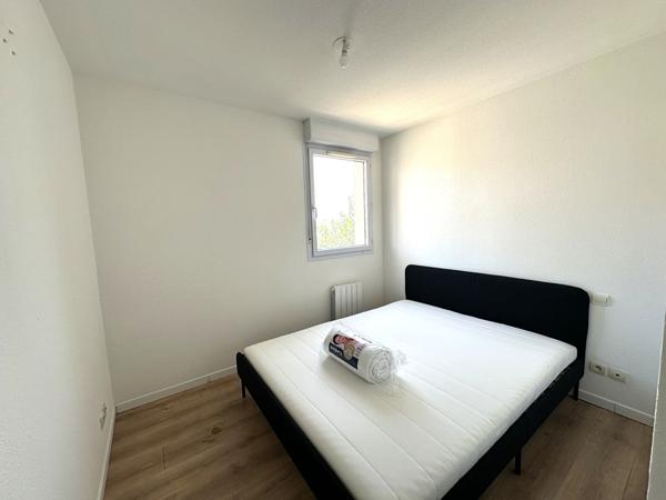Location appartement T2 meublé de 37 m² avec terrasse couverte, piscine et parking au Hameau de Montredon