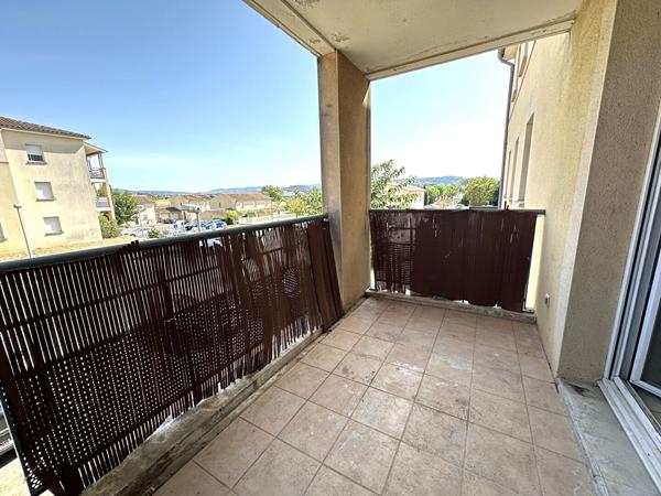 Location appartement T2 meublé de 37 m² avec terrasse couverte, piscine et parking au Hameau de Montredon