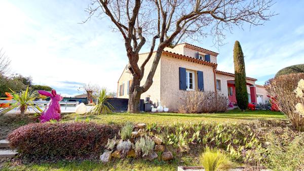 VILLA D'EXCEPTION TYPE 8 AVEC VUE IMPRENABLE JARDIN PISCINE ET TERRASSE