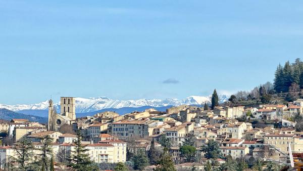 VILLA D'EXCEPTION TYPE 8 AVEC VUE IMPRENABLE JARDIN PISCINE ET TERRASSE