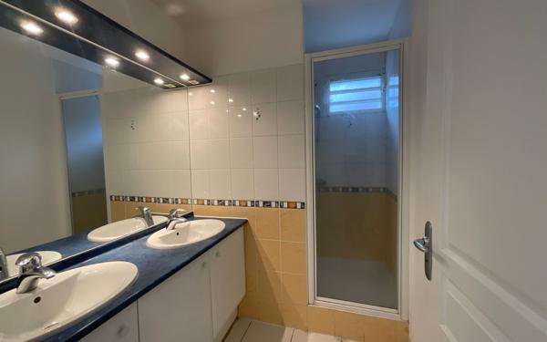 Appartement à louer    4 pièces • 141,93 m2 Fort-de-France