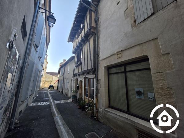 IMMEUBLE DE RAPPORT EN CŒUR DE VILLE DE COGNAC – REVENUS LOCATIFS DE 47 718 €/AN