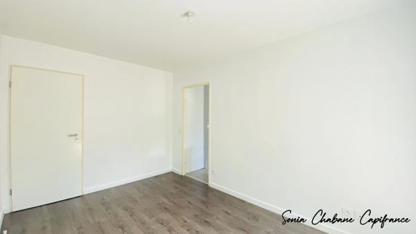 Appartement à louer 2 pièces SAINT PRIEST (69) Quartier Revaison avec jardin et garage Résidence 2015