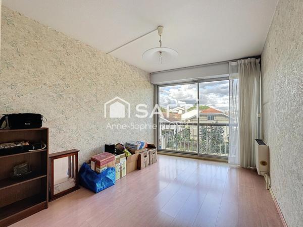 BORDEAUX PARC BORDELAIS Appartement 3 chambres, parking et cave