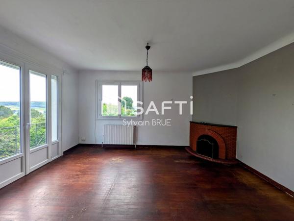 Maison sur sous-sol des années 70, Beau potentiel