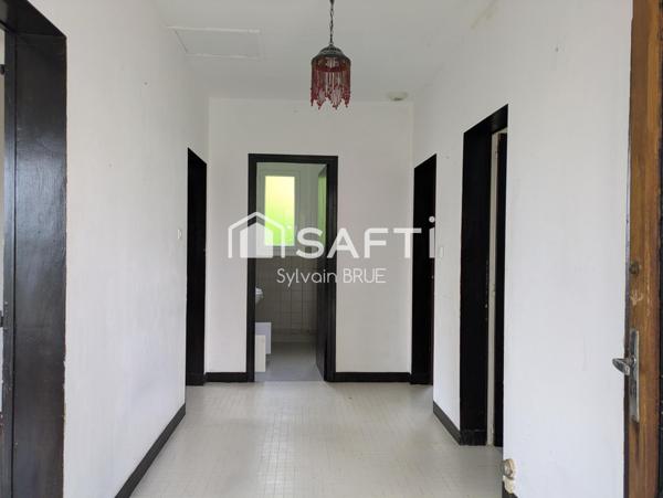 Maison sur sous-sol des années 70, Beau potentiel