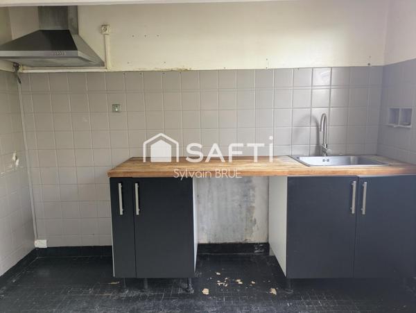 Maison sur sous-sol des années 70, Beau potentiel