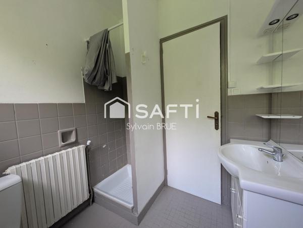 Maison sur sous-sol des années 70, Beau potentiel