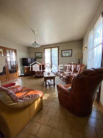 Maison 5 chambres, terrains de 25723m² avec hangar