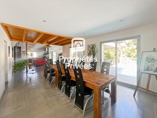 Maison de 200m² avec 4 chambres et piscine