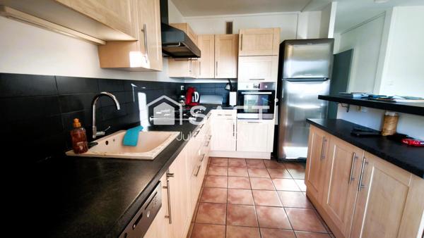 Appartement familial avec vue panoramique et balcon au cœur d'Apt