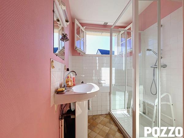 A VENDRE. CENTRE BOURG TESSY-BOCAGE. MAISON AVEC VIE DE PLAIN-PIED. TESSY BOCAGE