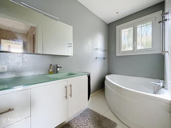 Exclusivité – Maison individuelle sur un terrain de 1 052 m² clos et piscinable