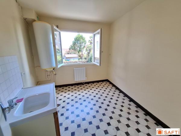 IMMEUBLE  205 M² – 3 LOGEMENTS – 3 GARAGES – À 5 MINUTES DE NAVARRENX