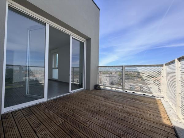 APPARTEMENT TYPE 2 EN DERNIER ETAGE AVEC TERRASSE ET STATIONNEMENT