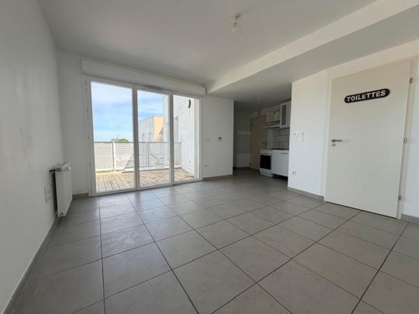 APPARTEMENT TYPE 2 EN DERNIER ETAGE AVEC TERRASSE ET STATIONNEMENT