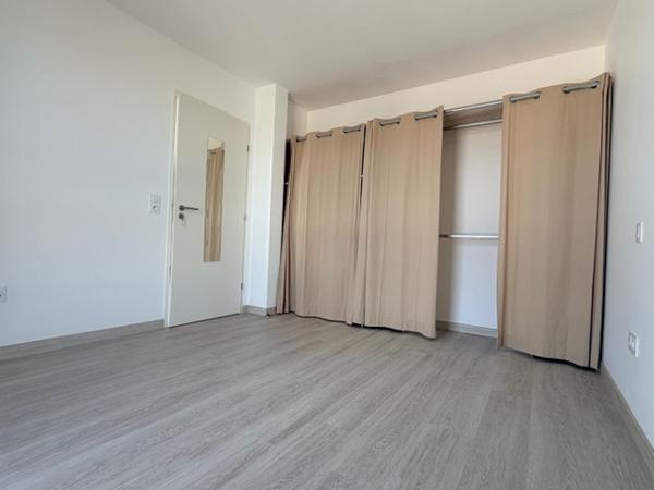 APPARTEMENT TYPE 2 EN DERNIER ETAGE AVEC TERRASSE ET STATIONNEMENT