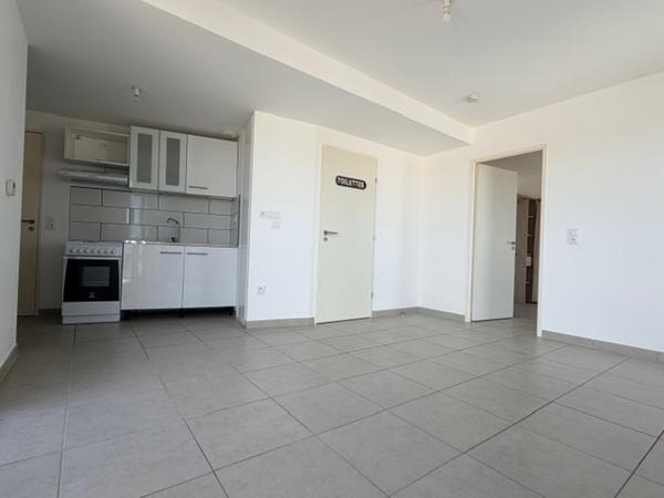 APPARTEMENT TYPE 2 EN DERNIER ETAGE AVEC TERRASSE ET STATIONNEMENT