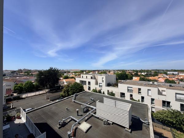 APPARTEMENT TYPE 2 EN DERNIER ETAGE AVEC TERRASSE ET STATIONNEMENT