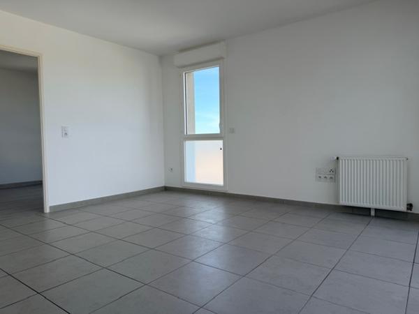 APPARTEMENT TYPE 2 EN DERNIER ETAGE AVEC TERRASSE ET STATIONNEMENT