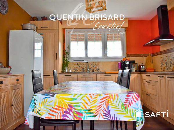 Maison spacieuse sans vis à vis proche du bourg.