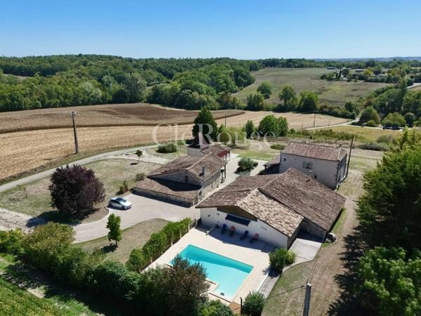 10 minutes d’Eymet et Duras – Propriété avec vues, maison d’amis, piscine et 1 hectare de terrain